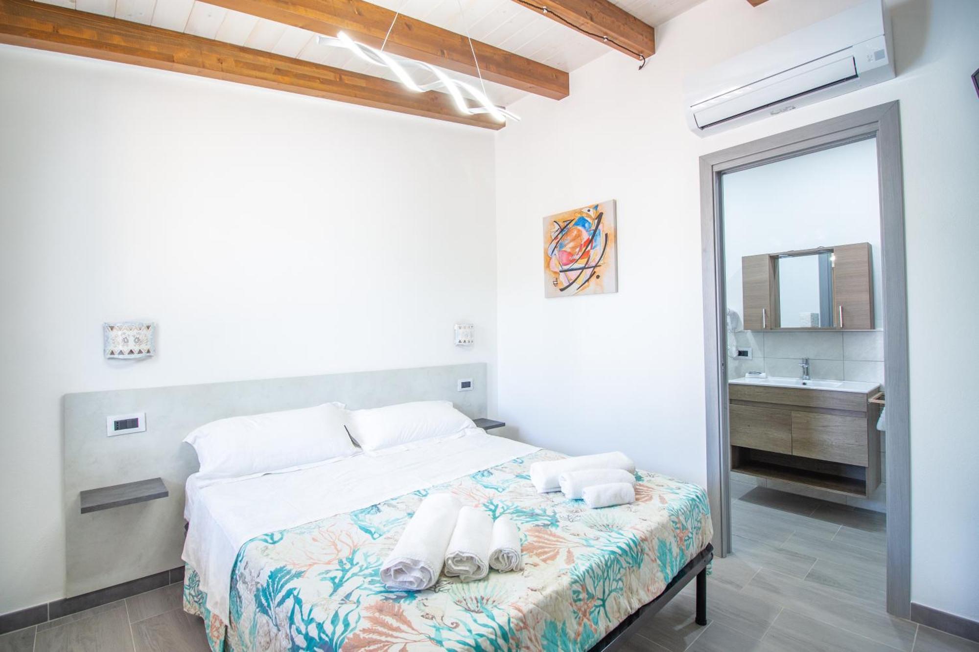 S'Omu E Chicchinu Rooms 卡尔德都 外观 照片